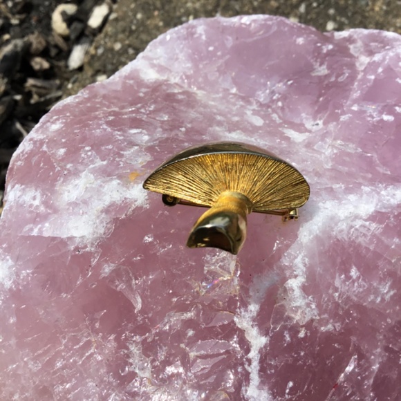 Little Vintage Gold Mushroom Brooch/Pin - Picture 2 of 4